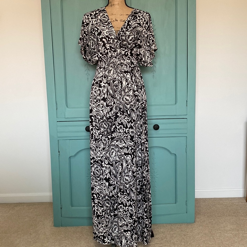 Koh Koh Maxi Black/White Print Dress. Elastic Waist.